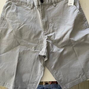 Men’s Gap essential 10” inch gray shorts, size 29 waist NEW with tags